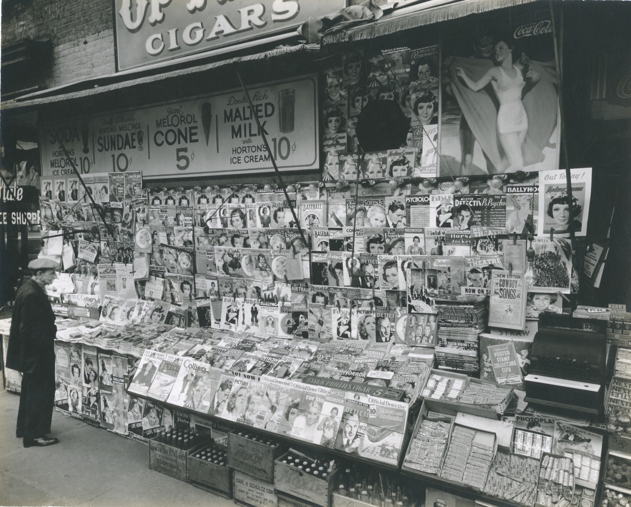 Newsstand, Southwest corner of 32nd Street and Third avenue, November 9, 1935