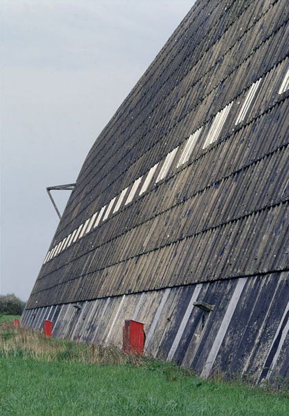 Le hangar  dirigeables, Ecausseville, 2000