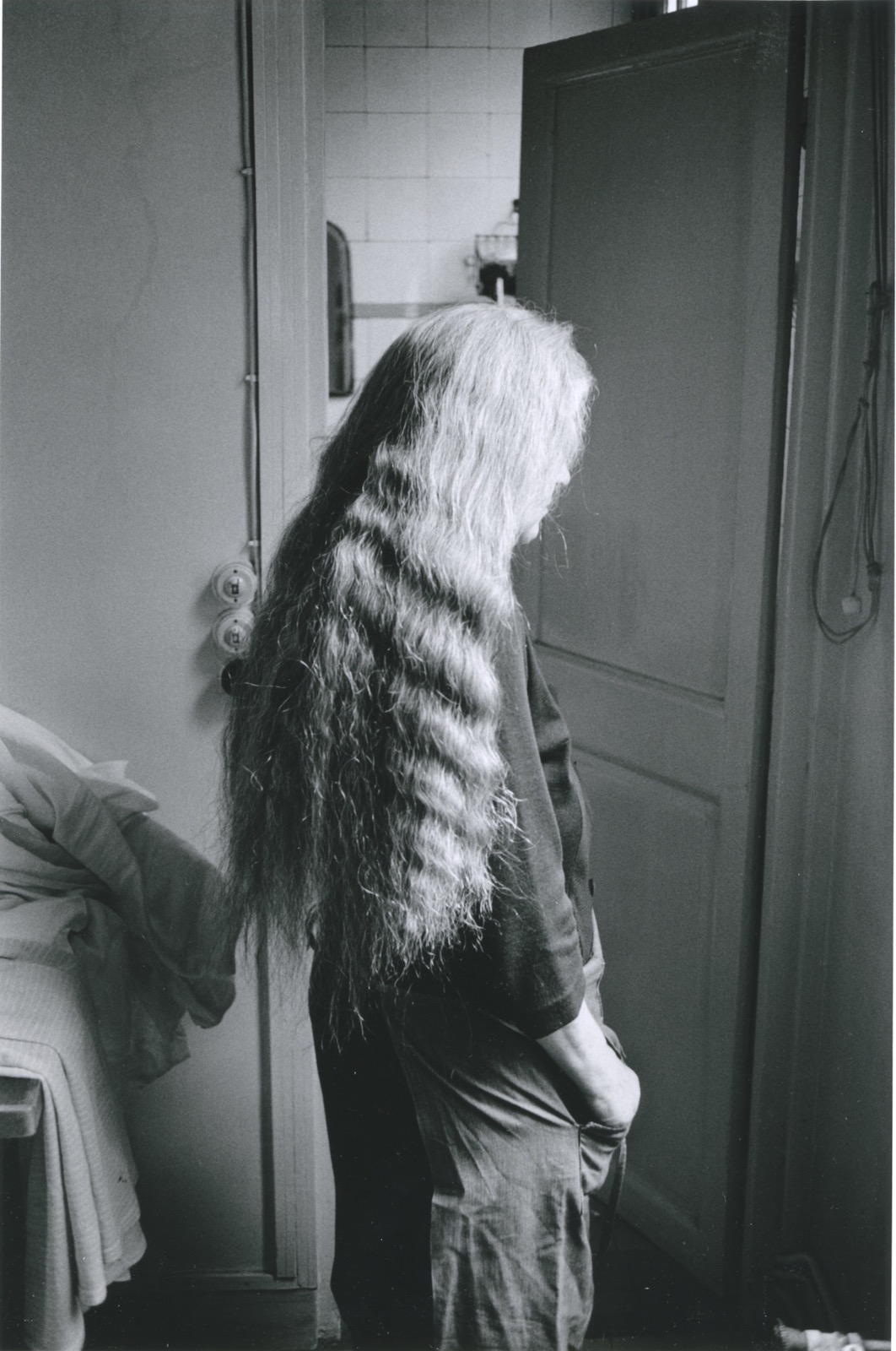 Louise cheveux défaits, de 3/4 dos, 1978-1979