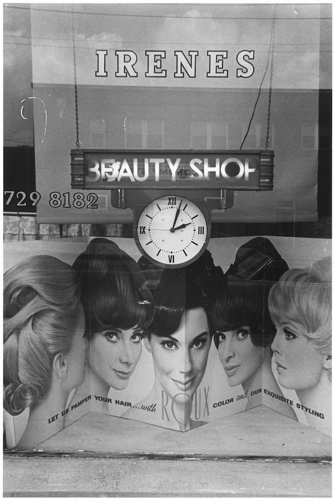 Beauty shop window n°2, Minneapolis, 1970